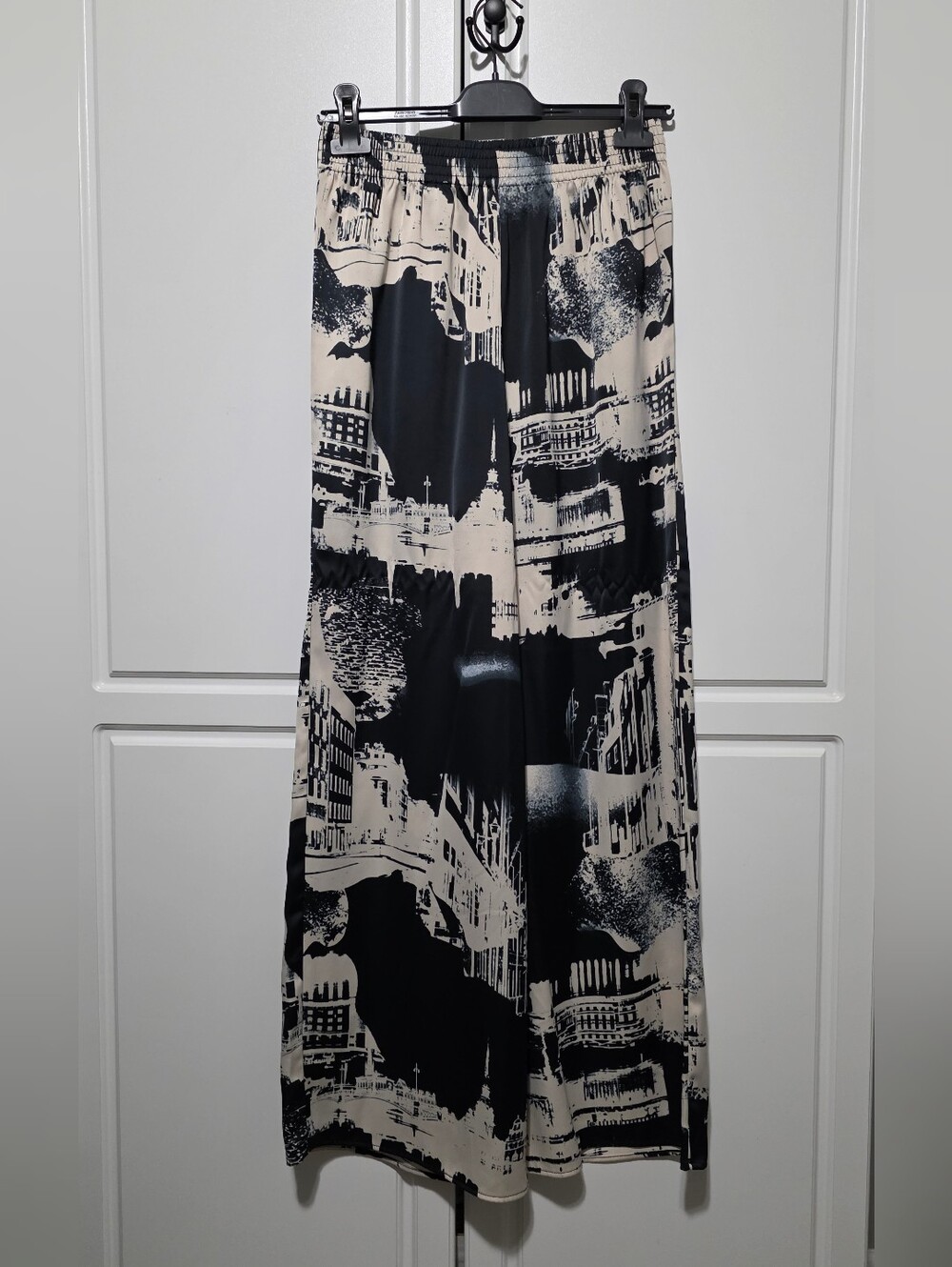 H&M Womens Black Ivory Abstract City Scape Print Flowy High Waist Wide Leg Pants - Picture 4 of 16